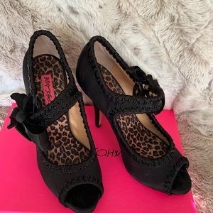 Betsy Johnson Black Calandra platforms